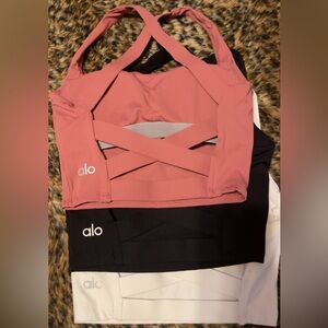 DONT BUY, SOLD!!
ALO Yoga White and Pink Sports Bras